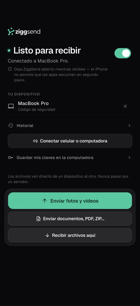 App de ZiggSend en el iPhone, conectada a una MacBook Pro, con el botón para enviar fotos y videos