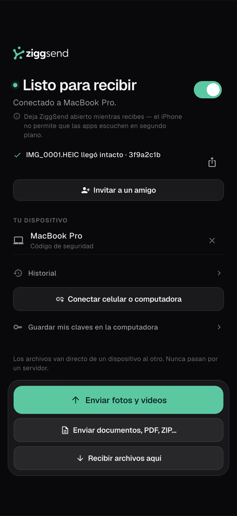 Pantalla del celular: recibo “IMG_0001.HEIC llegó intacto” con la huella digital y el botón “Invitar a un amigo”